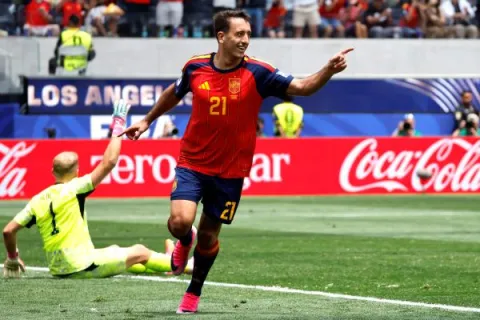 España arrolla a Austria y avanza a octavos