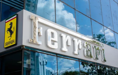 Anticipos en el aire y maniobras corporativas: el trasfondo del colapso de Ferrari en Panamá y Colombia