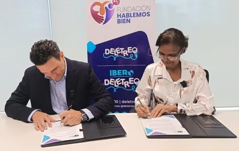 Fundación Hablemos Bien e IFX Panamá firman convenio en una apuesta por la juventud panameña