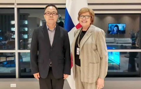 Nuevo embajador de China llega a Panamá en plena crisis por puertos del Canal y retención de buques
