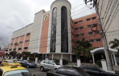 Fin al paro en el Hospital Santo Tomás: Administrativos logran aumento escalonado de $120