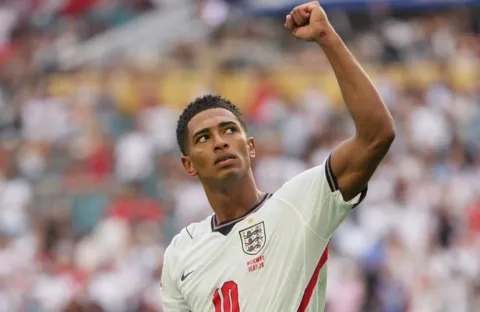 Inglaterra se mete en semifinales con un doblete de Bellingham