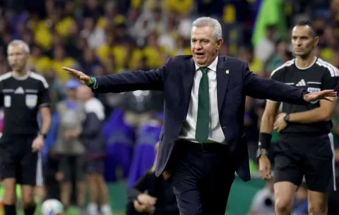 Javier Aguirre estalla contra la FIFA por posible cambio de horario en el México vs Inglaterra