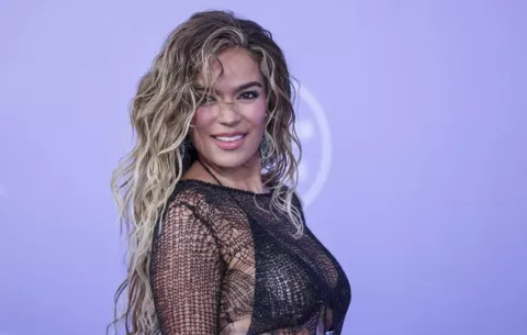 Karol G anuncia nuevo disco, ‘No me arrepiento de sentir tanto’ para el 7 de agosto