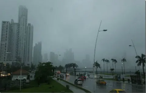 Fuertes lluvias y tormentas obligan a declarar alerta verde en el país