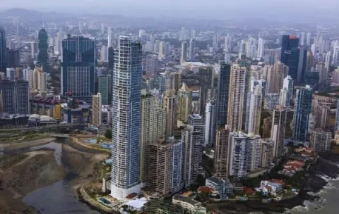 Panamá refinancia anticipadamente EUR 2.400 millones de deuda y extiende vencimiento hasta 2031