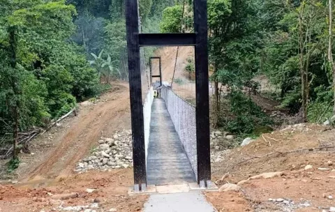 Gobierno entrega los primeros 13 puentes zarzos en la comarca con la plata de la mina