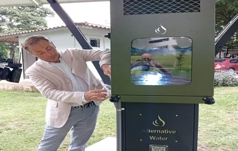 Inauguran en el Parque Omar la primera fuente que genera agua potable a partir de la humedad del aire
