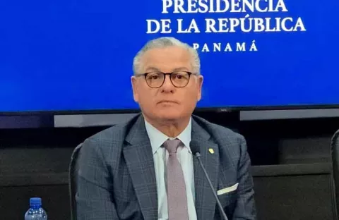 Contralor Flores anuncia auditoría a Cable & Wireless, investigación a Naturgy y cuestiona mora en el Ministerio Público