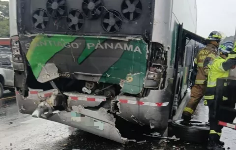Triple colisión en La Chorrera deja dos personas heridas