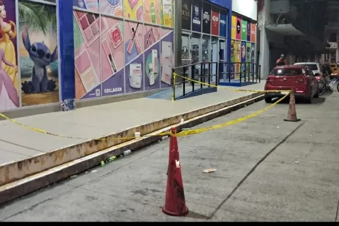¡Lluvia de plomo en Colón! Asesinan a tiros a joven de 19 años en la Calle 8