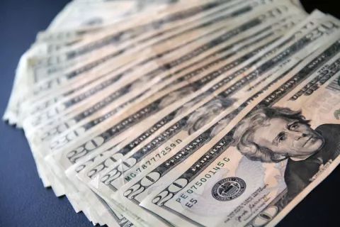 Funcionarios públicos recibirán su décimo tercer mes este jueves