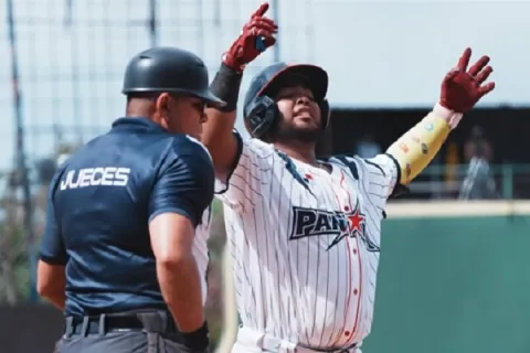 Panamá castiga a Cuba: Caballero conecta un 'grand slam'