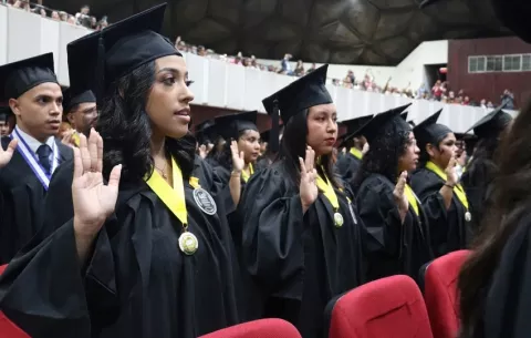 Facultad de Arquitectura y Diseño de la UP gradúa a 149 profesionales y entrega la primera promoción de Arquitectura de Interiores