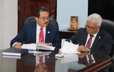 Franklin De Gracia asume como decano de Educación en la Universidad de Panamá