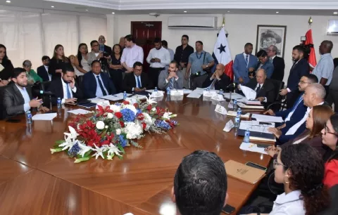 Aprueba en primer debate unificación de proyectos para proteger a pacientes con diabetes en Panamá