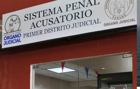 Tras emergencia con  fiscal, piden paramédico  para el SPA de Plaza Ágora; cientos se descompensan en audiencias