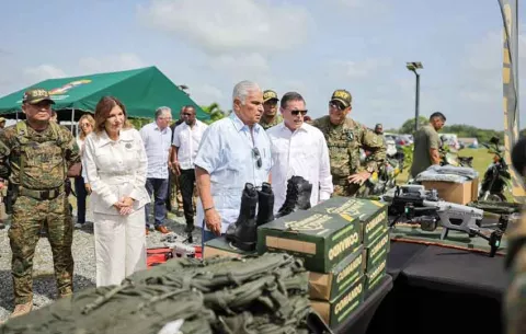 Mulino refuerza la seguridad en la frontera con Colombia y entrega equipos al Senafront