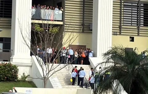 Muere fotógrafo tras caer de un segundo piso del Tribunal Electoral