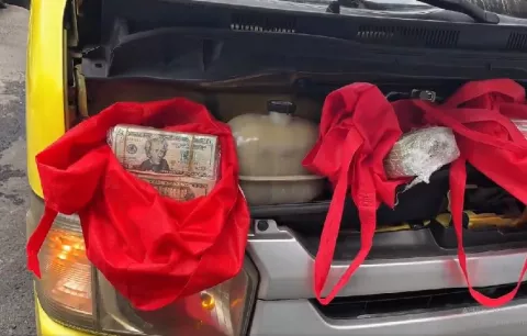 Incautan $60 mil ocultos en el motor de un colegial y aprehenden a un sospechoso