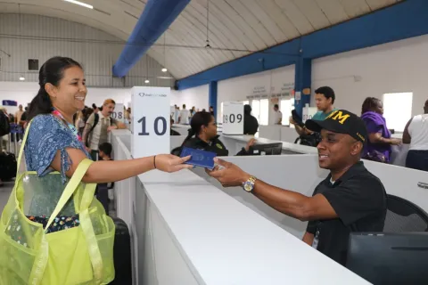 Llega un crucero a Colón con más de 2,300 pasajeros