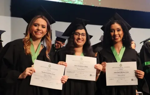 UP gradúa a 69 nuevos médicos: 95 % supera el examen de certificación al primer intento