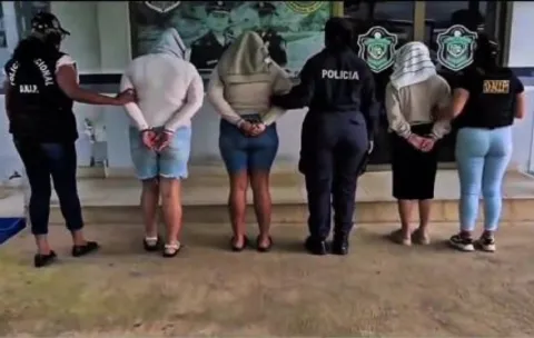 Decretan detención provisional a tres mujeres por transportar más de 120 kilos de droga