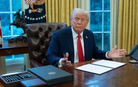 Trump retoma su papel de mediador en Ucrania, pero no logra detener la guerra
