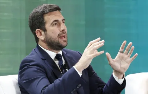Rival de Florentino Pérez traslada su holding a Panamá para fijar el centro de control de un plan de $7.000 millones