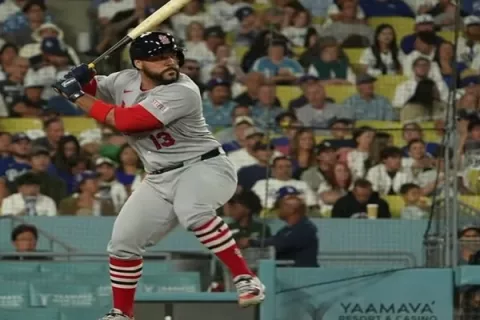 Leonardo Bernal sacude las Grandes Ligas y cierra su debut con broche de oro