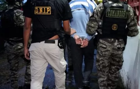 Cae uno de los "Más Buscados" y supuesto cabecilla de un grupo criminal en Colón, junto a seis personas más