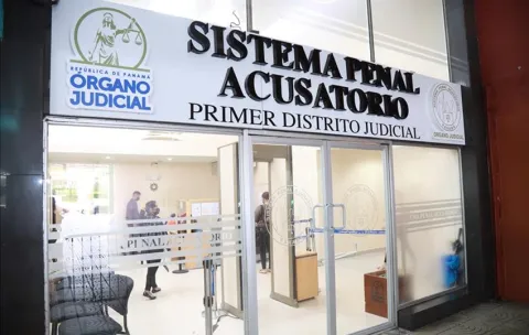 Decretan reporte periódico y prohibición de redes sociales a cuatro imputados de la Senniaf por maltrato infantil