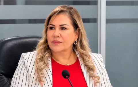 Presidenta de la Asamblea sustenta traslado por $32.1 millones para cubrir planilla y servicios básicos