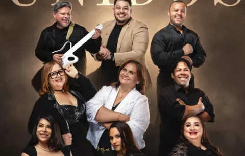 ‘Unidos a Tus Pies’ llegará al escenario con un concierto íntimo