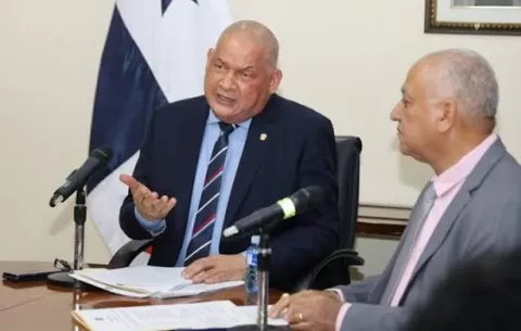 Benicio Robinson arremete contra colegas que buscan fotos con afectados por terremoto