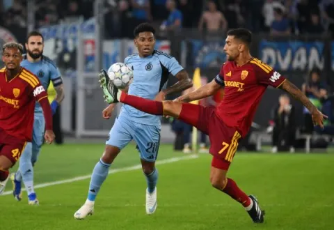 Slovan, de Blackman y Martínez, sufre una dura caída ante la Roma