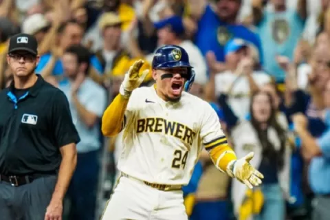 Cerveceros vencen a los Dodgers y toman ventaja de 2-0 en la lucha por el título de la Liga Nacional