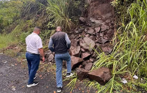 Evalúan deslizamiento de tosca en Quebrada Ancha de Colón