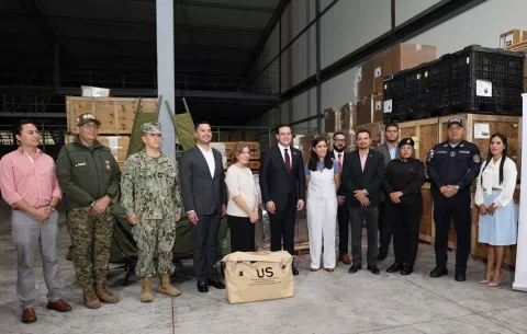 EE. UU. entrega $500,000 en equipos de emergencia a CONADES en Panamá