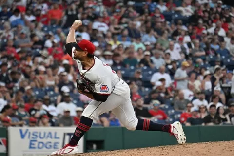 Daniel Espino contribuye al triunfo de los Guardianes ante los Rays