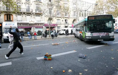 Malestar social, disturbios y desconfianza institucional, claves de sacudida en Francia