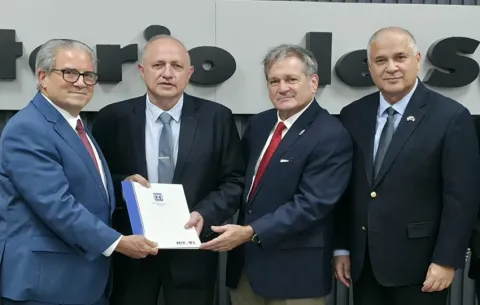 Expertos israelíes entregan informe preliminar sobre agua  en Azuero a ministros de Salud y Ambiente