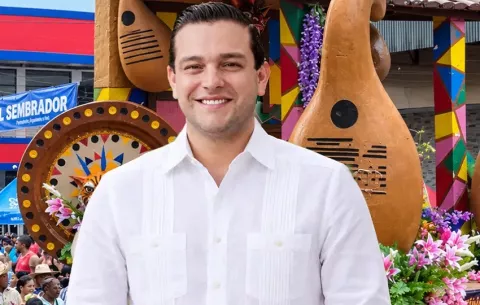 Embajador Kevin Marino Cabrera será abanderado en festividades de fundación de Aguadulce
