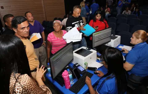 Fiestas Patrias: 200 vendedores ambulantes obtienen luz verde para operar en las rutas de los desfiles