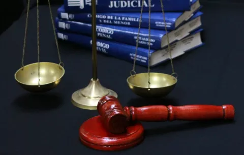 Otorgan cuatro meses de prórroga para investigar red acusada de blanqueo con cheques falsos