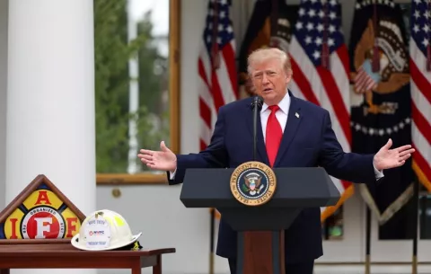 Trump cree que los migrantes han 'tomado' Francia y recomienda al país cerrar fronteras
