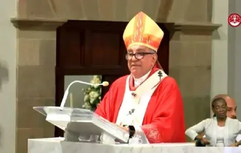 Monseñor Ulloa expresa solidaridad y llama a la calma tras el sismo