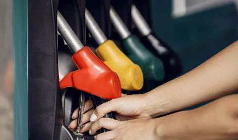 Gobierno ajusta subsidio ante alza de precios de combustibles