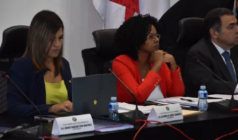 Diputadas de Vamos presentan informe de minoría sobre reformas