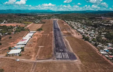 Una avioneta sufre accidente en Calzada Larga; el tren de aterrizaje no respondió